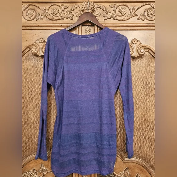 ATHLETA Semi Shear long sleeve T in Blueish Purple Size Large - Picture 2 of 3